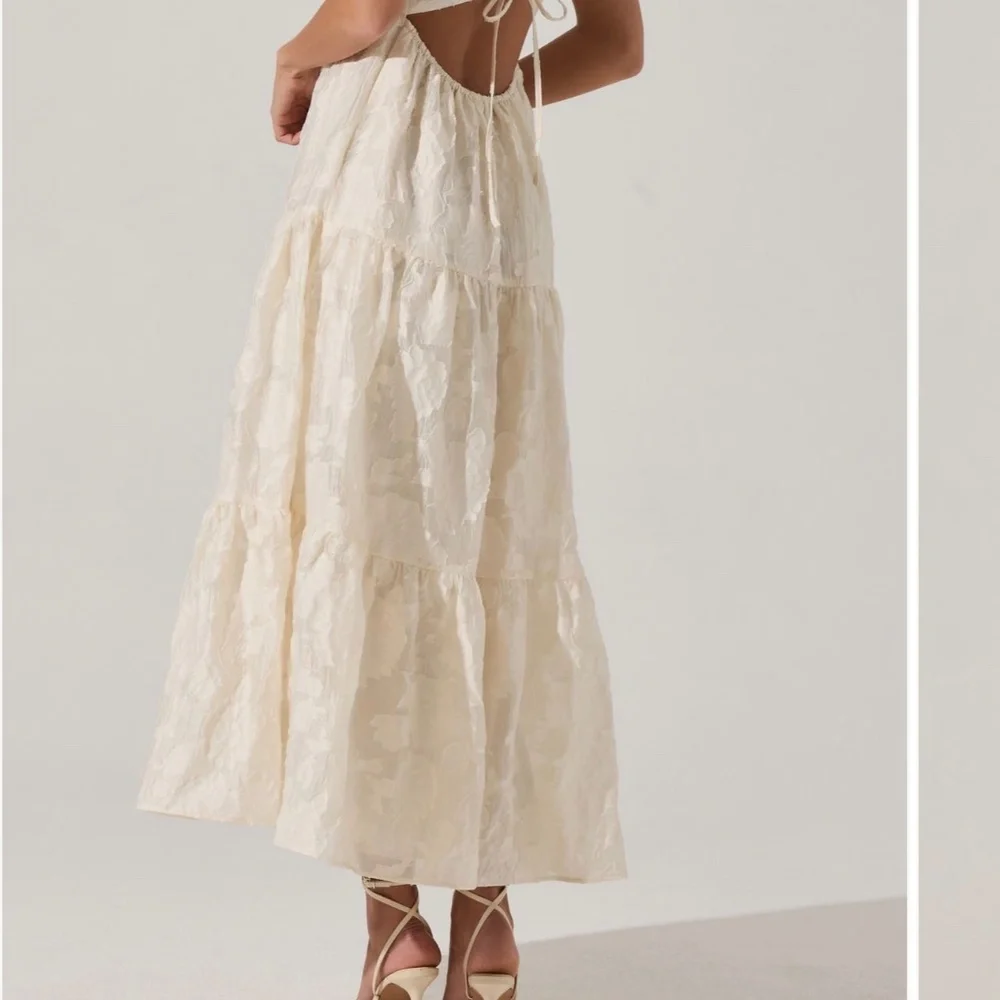 Astr the Label Floral Chiffon Tiered Midi Dress - Picture 4 of 8
